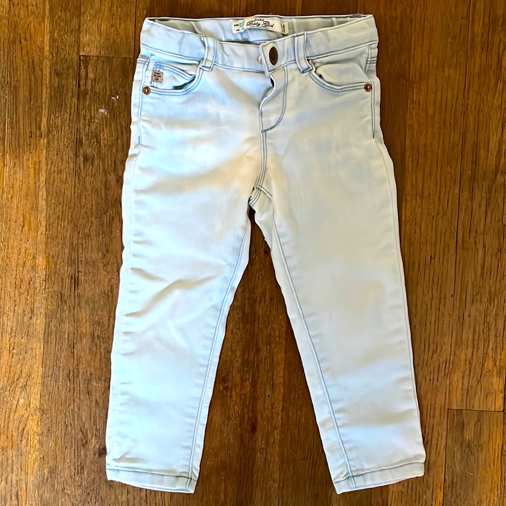 Zara baby denim! Super butter soft! Minimal signs of wear. Size 18/24 months